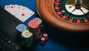 Simbol perlindungan data dan keamanan akun pengguna pada platform live casino