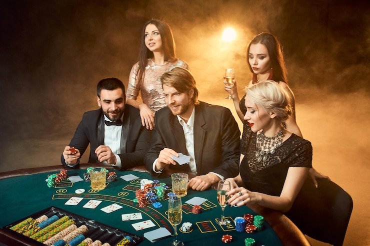 Pengguna menikmati layanan live casino berkualitas tinggi via browsing di perangkat mobile